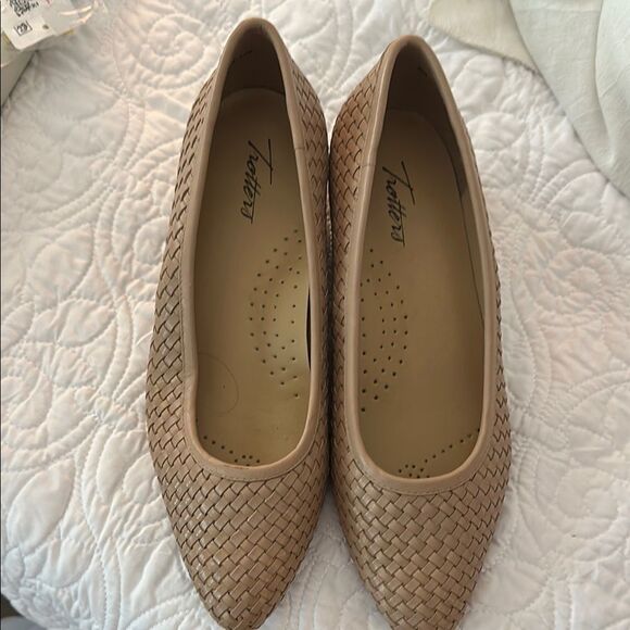 Trotters Tan Flats Woven Leather Loafers by The Walking Company - Picture 1 of 3